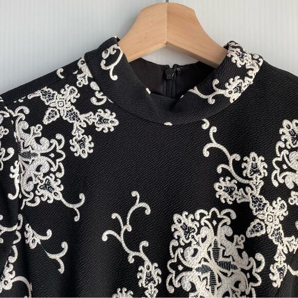 Adrianna Papell height neckline modest long bell sleeve black and white size 4 - Picture 3 of 12